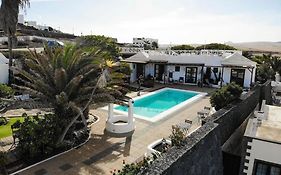 Oasis Surf House